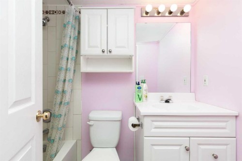 103-485 Red Crow Boulevard West, Lethbridge, AB - Indoor Photo Showing Bathroom