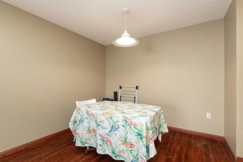 103-485 Red Crow Boulevard West, Lethbridge, AB - Indoor Photo Showing Bedroom