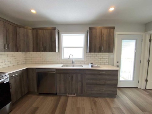 4229 57 Street, Taber, AB - Indoor Photo Showing Kitchen With Double Sink