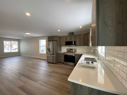 4229 57 Street, Taber, AB - Indoor Photo Showing Kitchen With Stainless Steel Kitchen With Double Sink With Upgraded Kitchen