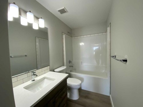 4229 57 Street, Taber, AB - Indoor Photo Showing Bathroom