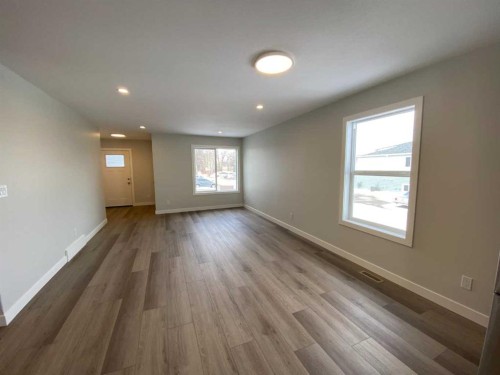 4229 57 Street, Taber, AB - Indoor Photo Showing Other Room