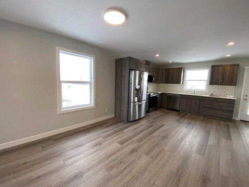 4229 57 Street, Taber, AB - Indoor Photo Showing Kitchen