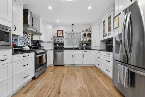 39 Wildwood Crescent West, Lethbridge, AB - Indoor Photo Showing Kitchen With Stainless Steel Kitchen With Upgraded Kitchen