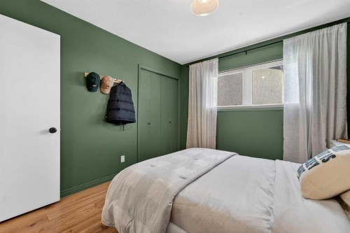 39 Wildwood Crescent West, Lethbridge, AB - Indoor Photo Showing Bedroom