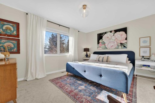 39 Wildwood Crescent West, Lethbridge, AB - Indoor Photo Showing Bedroom