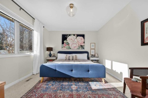 39 Wildwood Crescent West, Lethbridge, AB - Indoor Photo Showing Bedroom