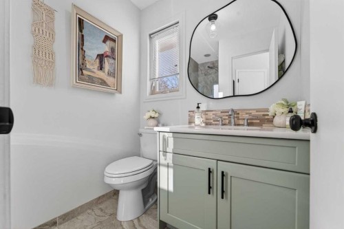 39 Wildwood Crescent West, Lethbridge, AB - Indoor Photo Showing Bathroom