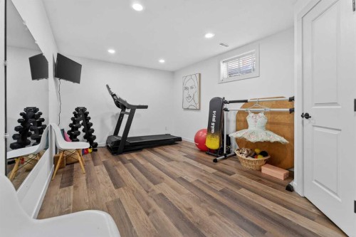 39 Wildwood Crescent West, Lethbridge, AB - Indoor Photo Showing Gym Room