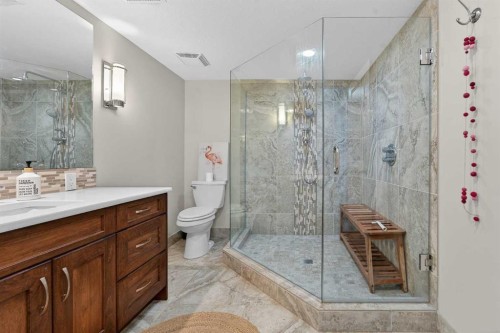 39 Wildwood Crescent West, Lethbridge, AB - Indoor Photo Showing Bathroom