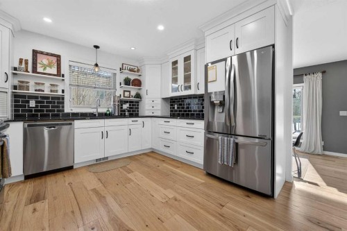 39 Wildwood Crescent West, Lethbridge, AB - Indoor Photo Showing Kitchen With Stainless Steel Kitchen With Upgraded Kitchen