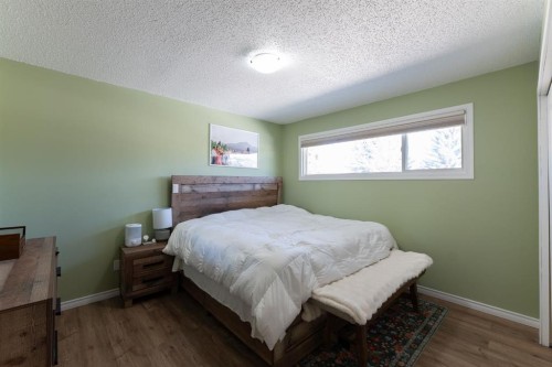 167 Chippewa Crescent West, Lethbridge, AB - Indoor Photo Showing Bedroom