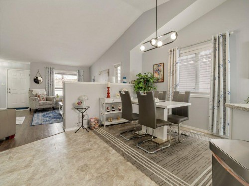 61 Rivercrest Court West, Lethbridge, AB - Indoor Photo Showing Dining Room