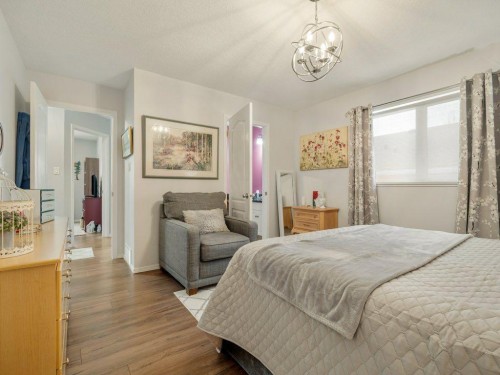 61 Rivercrest Court West, Lethbridge, AB - Indoor Photo Showing Bedroom