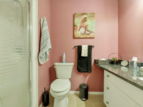 61 Rivercrest Court West, Lethbridge, AB - Indoor Photo Showing Bathroom