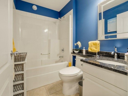 61 Rivercrest Court West, Lethbridge, AB - Indoor Photo Showing Bathroom