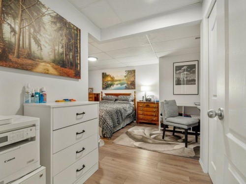 61 Rivercrest Court West, Lethbridge, AB - Indoor Photo Showing Bedroom