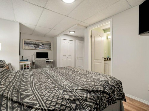 61 Rivercrest Court West, Lethbridge, AB - Indoor Photo Showing Bedroom