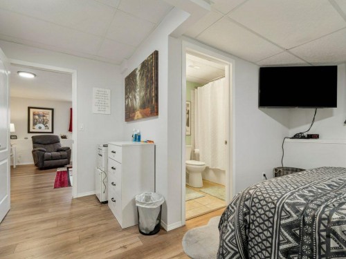 61 Rivercrest Court West, Lethbridge, AB - Indoor Photo Showing Bedroom