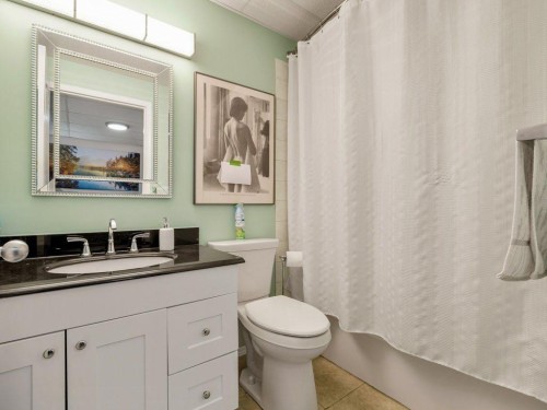 61 Rivercrest Court West, Lethbridge, AB - Indoor Photo Showing Bathroom