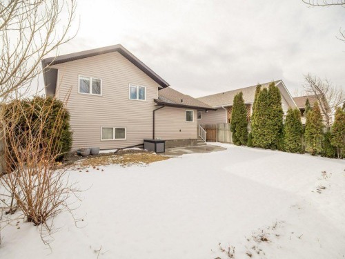 61 Rivercrest Court West, Lethbridge, AB - Outdoor