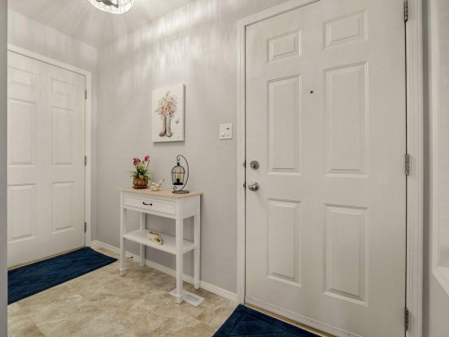 61 Rivercrest Court West, Lethbridge, AB - Indoor Photo Showing Other Room