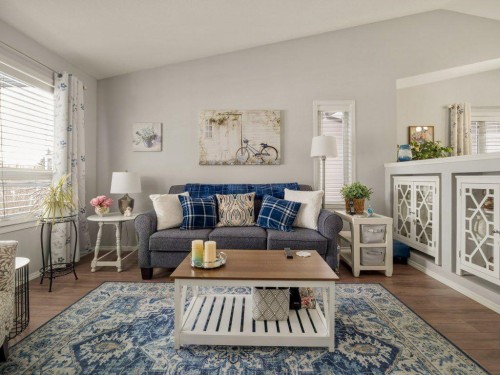 61 Rivercrest Court West, Lethbridge, AB - Indoor Photo Showing Living Room