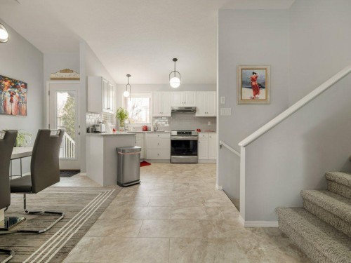 61 Rivercrest Court West, Lethbridge, AB - Indoor Photo Showing Kitchen With Upgraded Kitchen