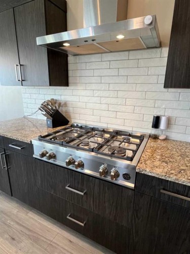 642 Moonlight Lane West, Lethbridge, AB - Indoor Photo Showing Kitchen With Upgraded Kitchen