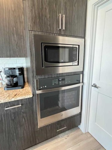 642 Moonlight Lane West, Lethbridge, AB - Indoor Photo Showing Kitchen