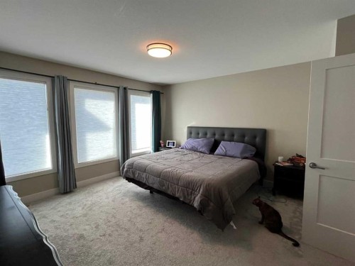 642 Moonlight Lane West, Lethbridge, AB - Indoor Photo Showing Bedroom