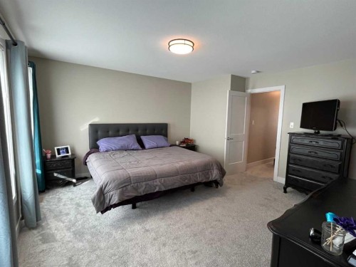 642 Moonlight Lane West, Lethbridge, AB - Indoor Photo Showing Bedroom