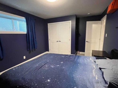 642 Moonlight Lane West, Lethbridge, AB - Indoor Photo Showing Bedroom