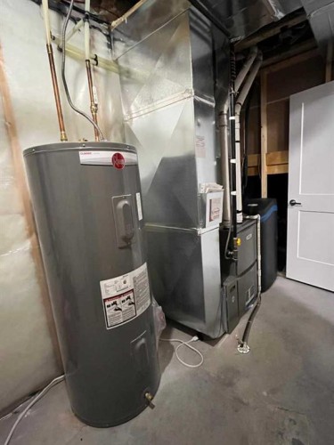 642 Moonlight Lane West, Lethbridge, AB - Indoor Photo Showing Basement