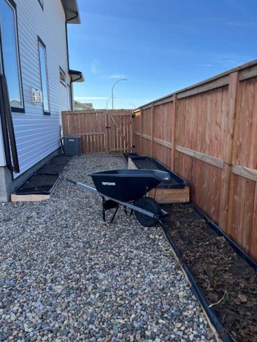 642 Moonlight Lane West, Lethbridge, AB - Outdoor