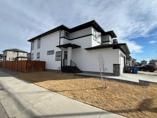 642 Moonlight Lane West, Lethbridge, AB - Outdoor With Exterior