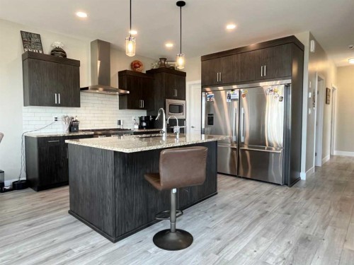 642 Moonlight Lane West, Lethbridge, AB - Indoor Photo Showing Kitchen With Upgraded Kitchen