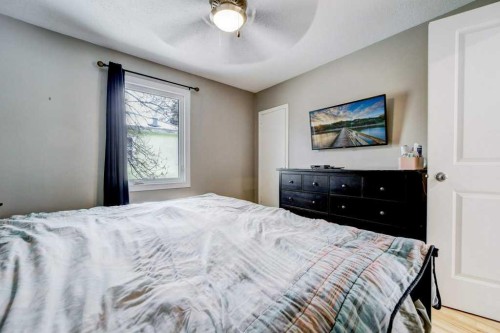 1112 17 Street South, Lethbridge, AB - Indoor Photo Showing Bedroom