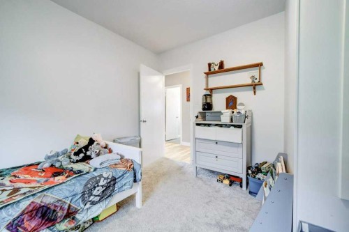 1112 17 Street South, Lethbridge, AB - Indoor Photo Showing Bedroom