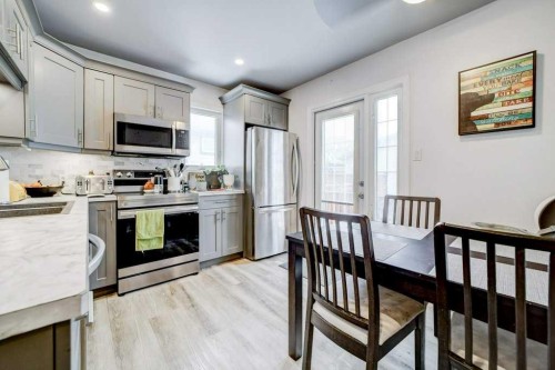 1112 17 Street South, Lethbridge, AB - Indoor Photo Showing Kitchen