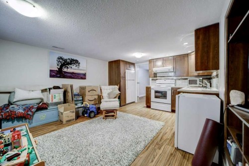 1112 17 Street South, Lethbridge, AB - Indoor Photo Showing Kitchen