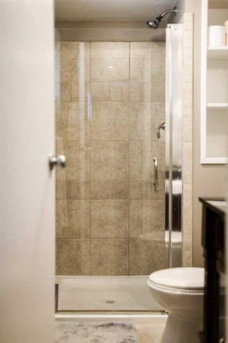 1112 17 Street South, Lethbridge, AB - Indoor Photo Showing Bathroom