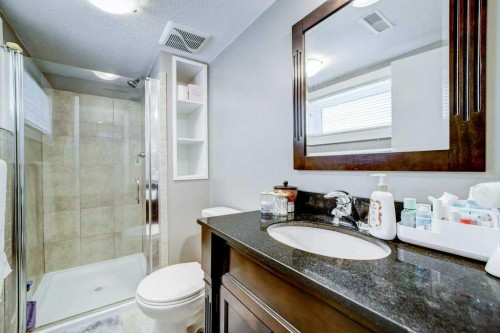 1112 17 Street South, Lethbridge, AB - Indoor Photo Showing Bathroom
