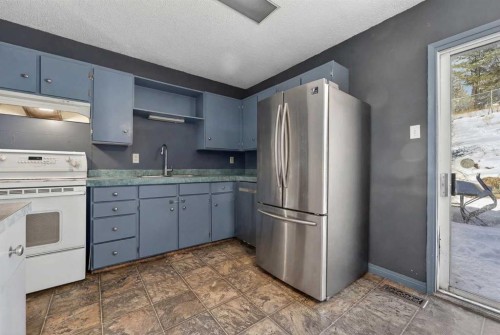 7705 24 Avenue, Coleman, AB - Indoor Photo Showing Kitchen