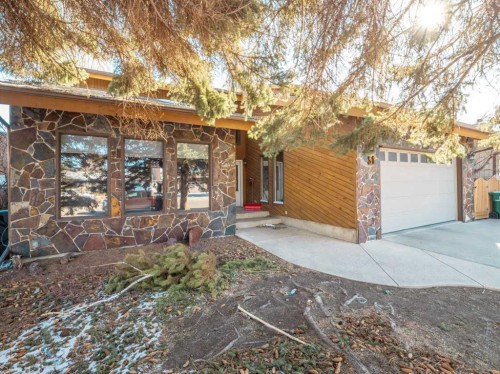 51 Tudor Boulevard SOUTH Lethbridge, AB T1K 5B9