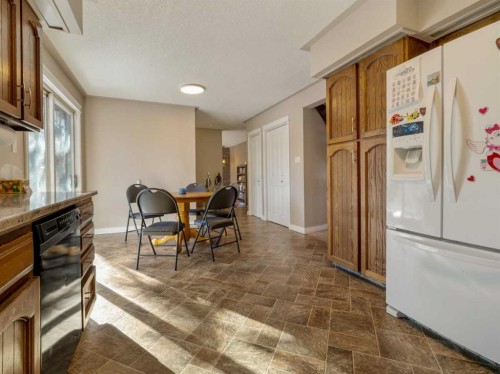 51 Tudor Boulevard South, Lethbridge, AB - Indoor