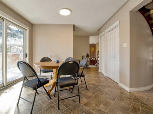 51 Tudor Boulevard South, Lethbridge, AB - Indoor Photo Showing Dining Room
