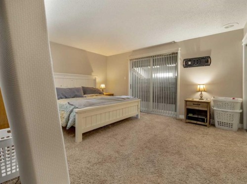 51 Tudor Boulevard South, Lethbridge, AB - Indoor Photo Showing Bedroom