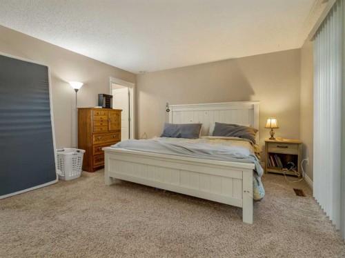51 Tudor Boulevard South, Lethbridge, AB - Indoor Photo Showing Bedroom