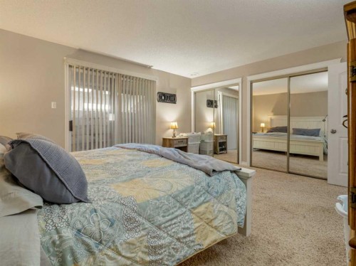 51 Tudor Boulevard South, Lethbridge, AB - Indoor Photo Showing Bedroom